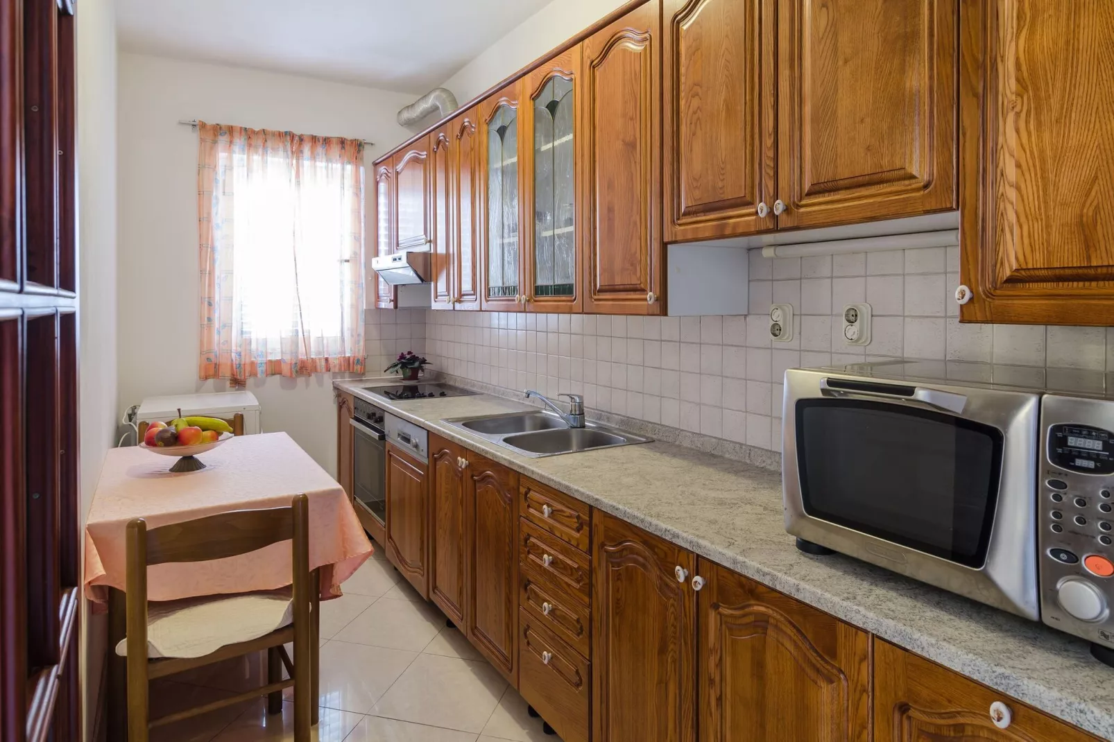 Apartment Paco - Three-Bedroom Apartment with Balcony and Sea View-Küche