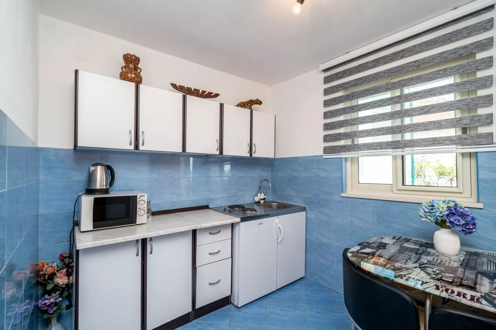 Apartment & Rooms Alan - One Bedroom Apartment with Balcony and Sea View-Kitchen