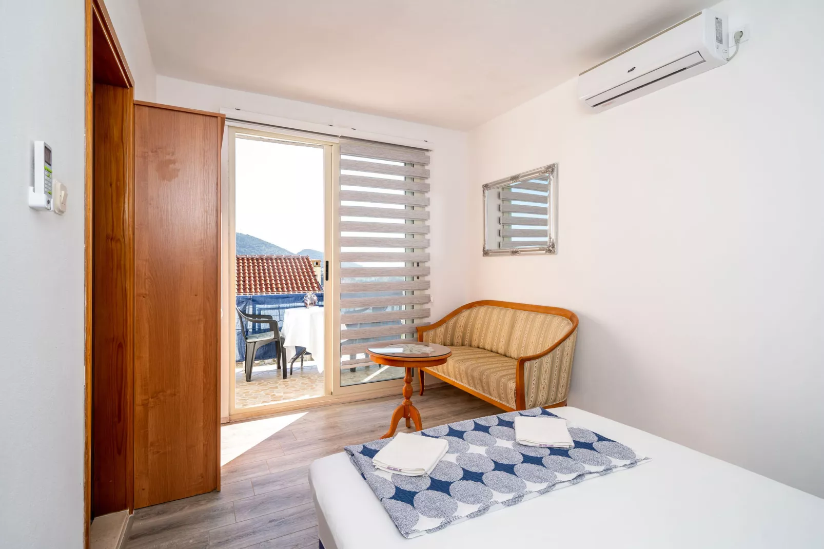 Apartment & Rooms Alan - One Bedroom Apartment with Balcony and Sea View-Bedroom