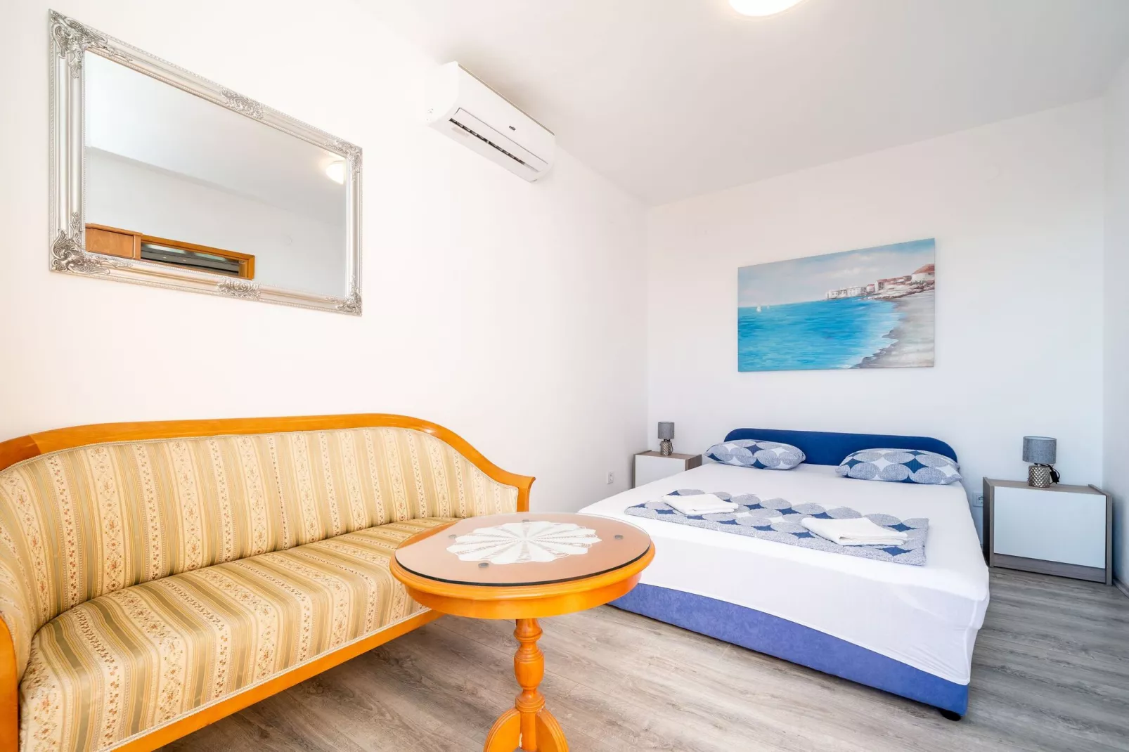 Apartment & Rooms Alan - One Bedroom Apartment with Balcony and Sea View-Bedroom