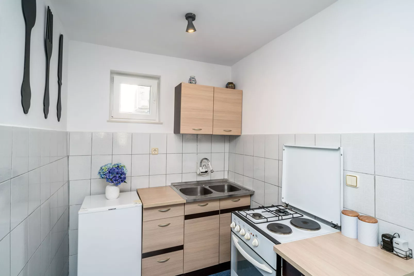 Apartment & Rooms Alan - Double Room with Shared Bathroom 2-Kitchen