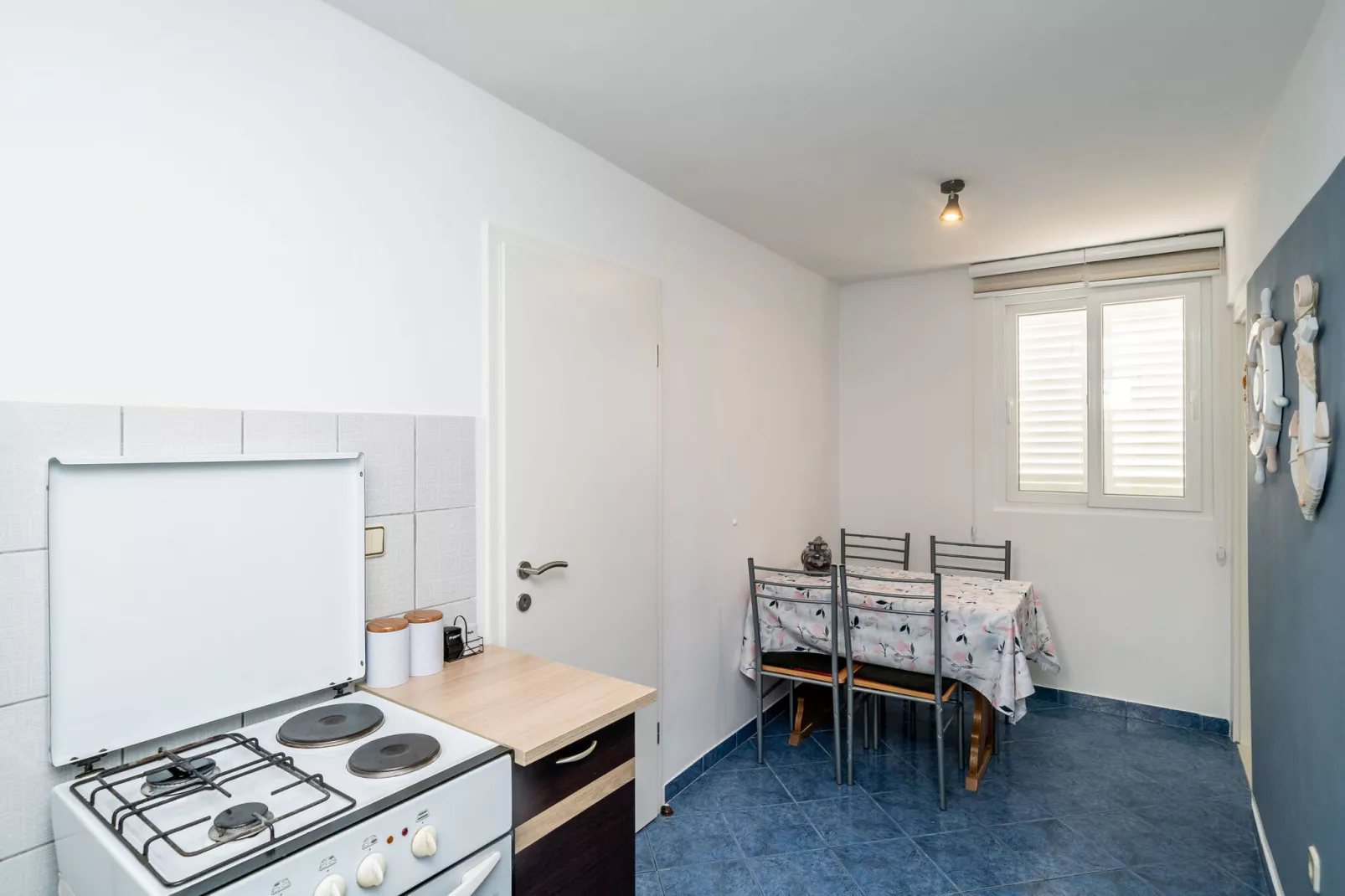 Apartment & Rooms Alan - Double Room with Shared Bathroom 2-Kitchen