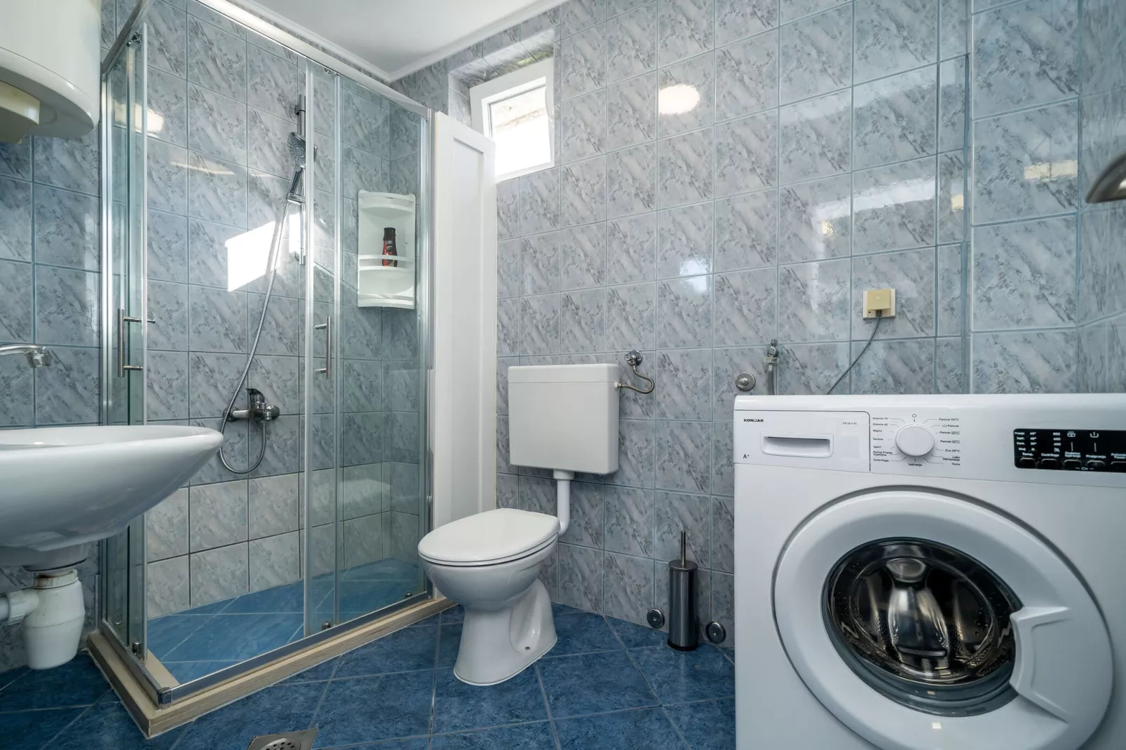 Apartment & Rooms Alan - Double Room with Shared Bathroom 2-Bathroom