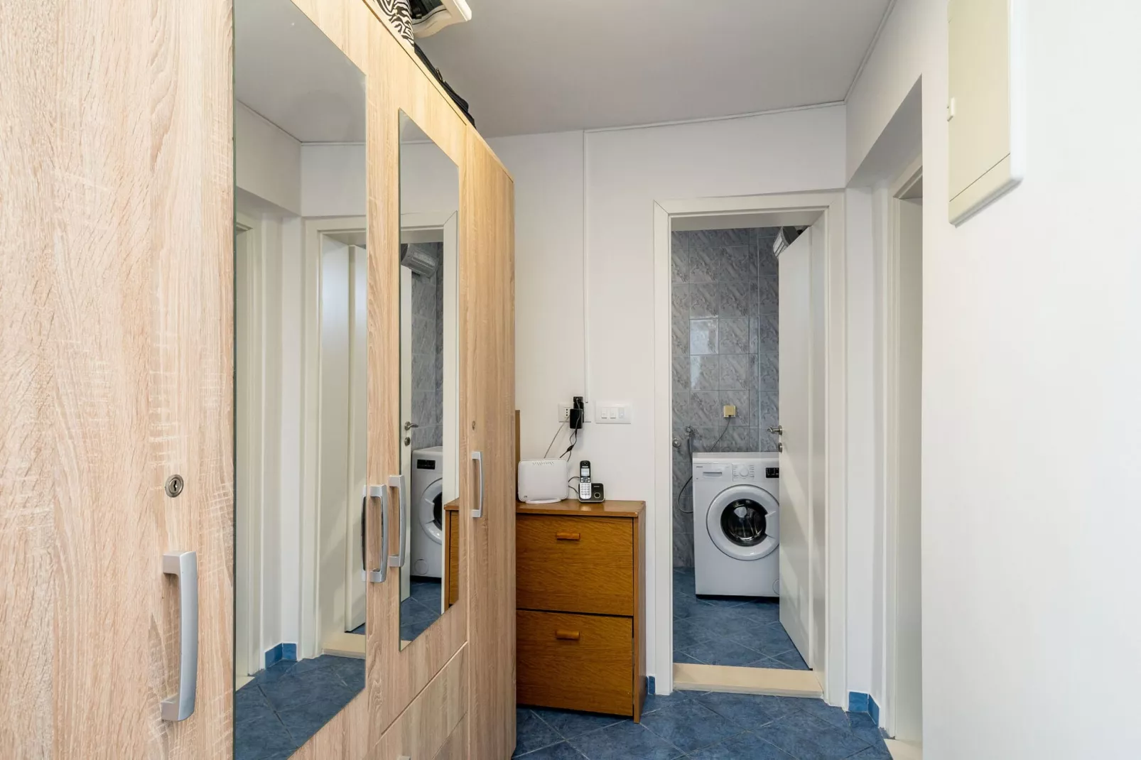 Apartment & Rooms Alan - Double Room with Shared Bathroom 2-Indoor