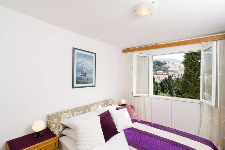 Apartment Nina - One Bedroom Apartment with Balcony-Schlafzimmer
