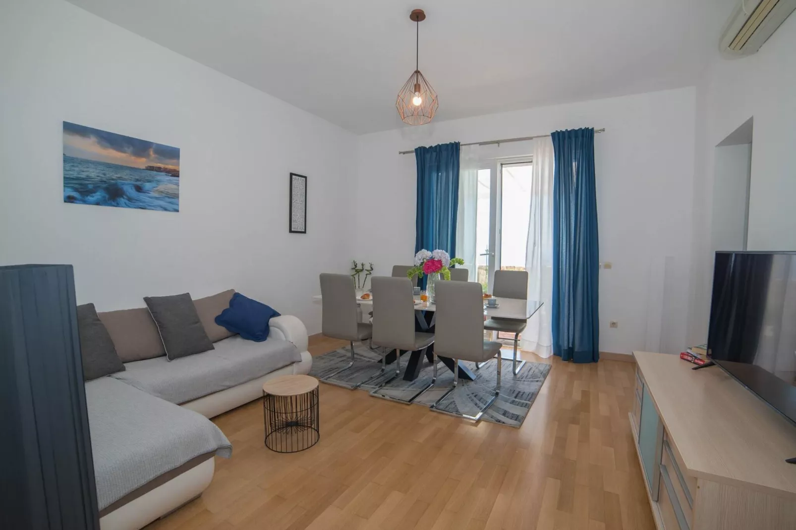 Apartment Faros - Two-Bedroom Apartment with Terrace and Sea View-Living room