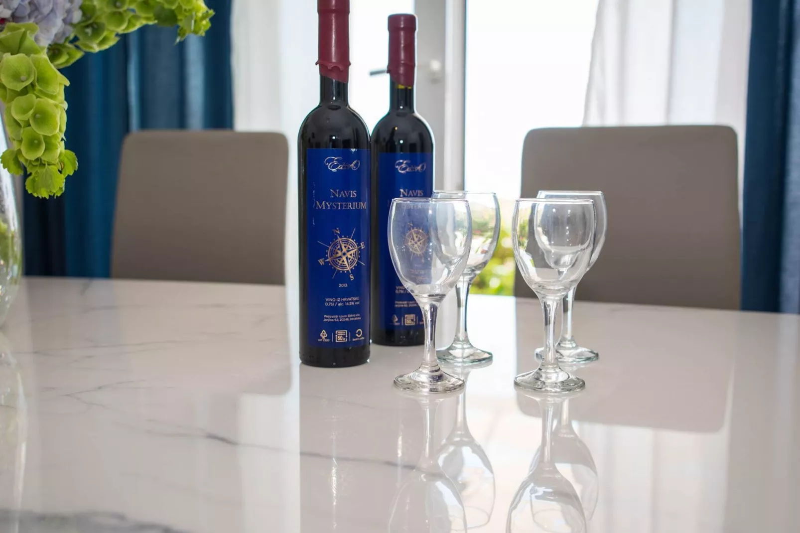 Apartment Faros - Two-Bedroom Apartment with Terrace and Sea View-Dining room