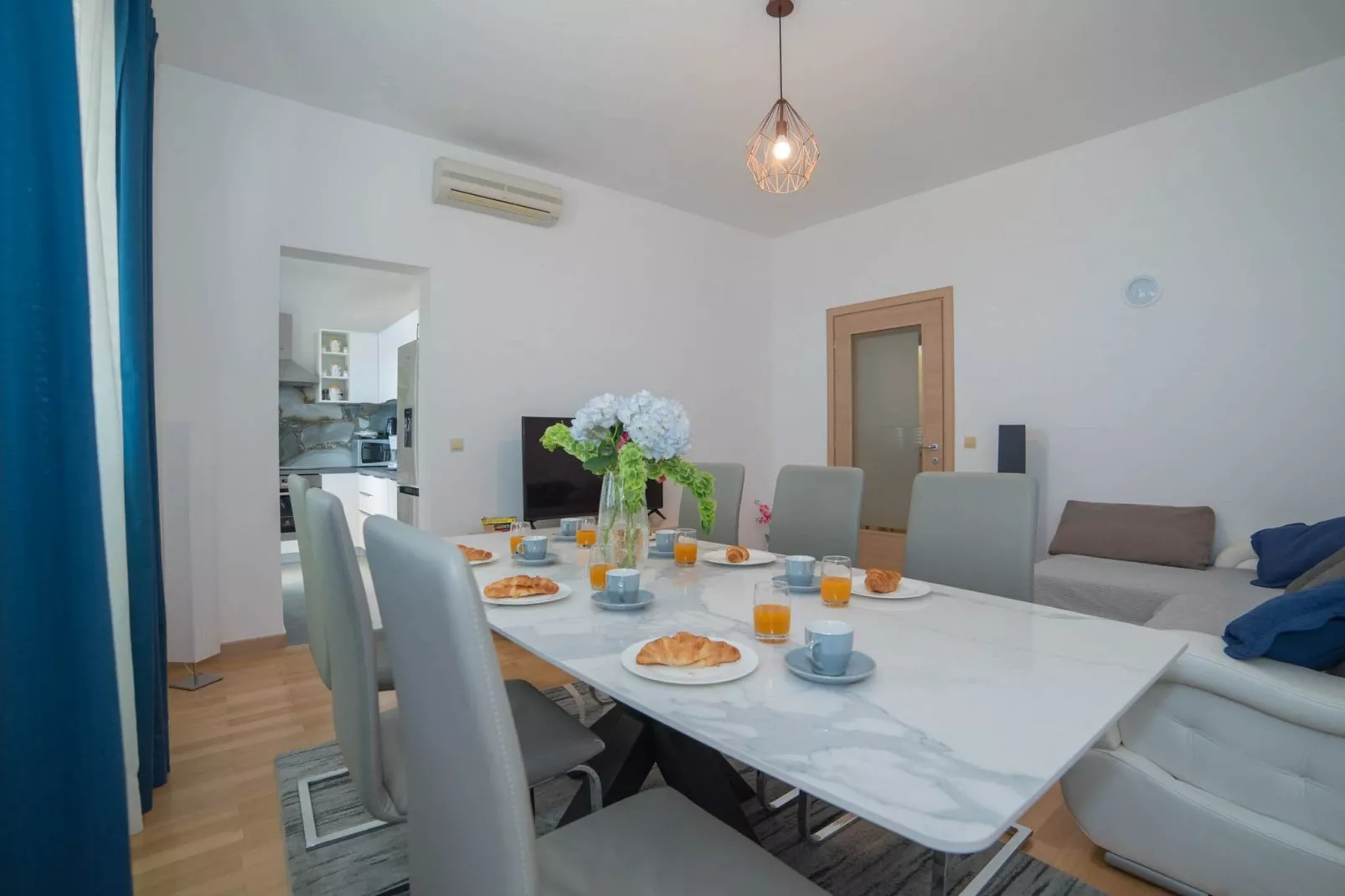 Apartment Faros - Two-Bedroom Apartment with Terrace and Sea View-Dining room