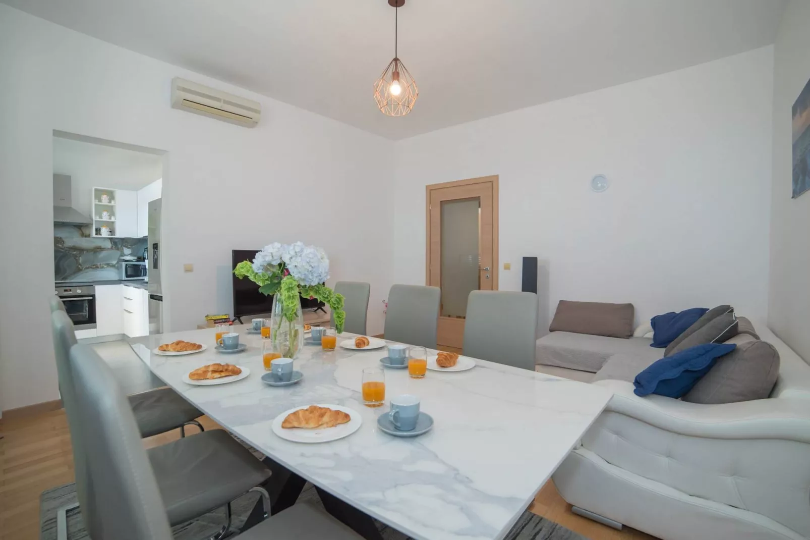 Apartment Faros - Two-Bedroom Apartment with Terrace and Sea View-Dining room