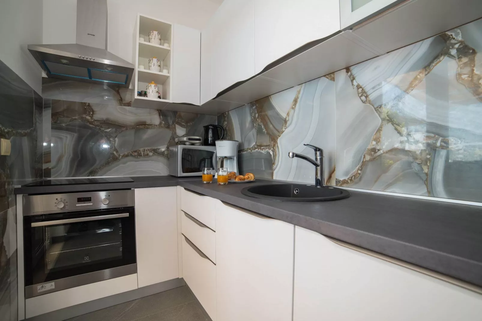 Apartment Faros - Two-Bedroom Apartment with Terrace and Sea View-Kitchen