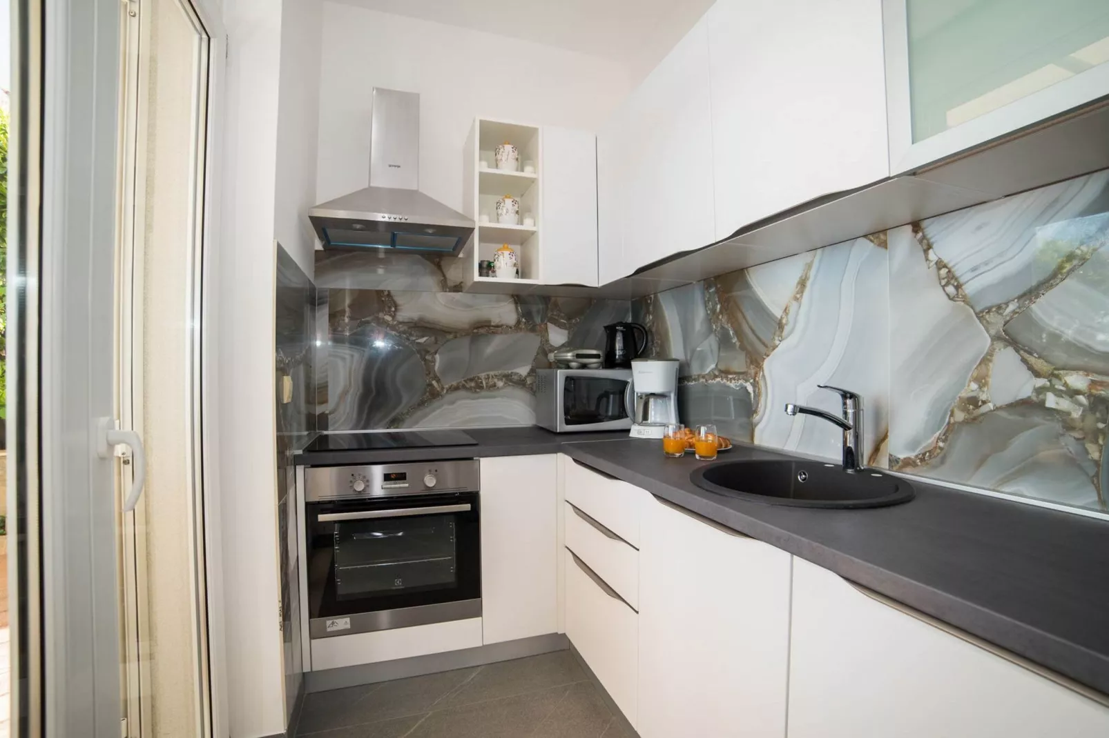 Apartment Faros - Two-Bedroom Apartment with Terrace and Sea View-Kitchen