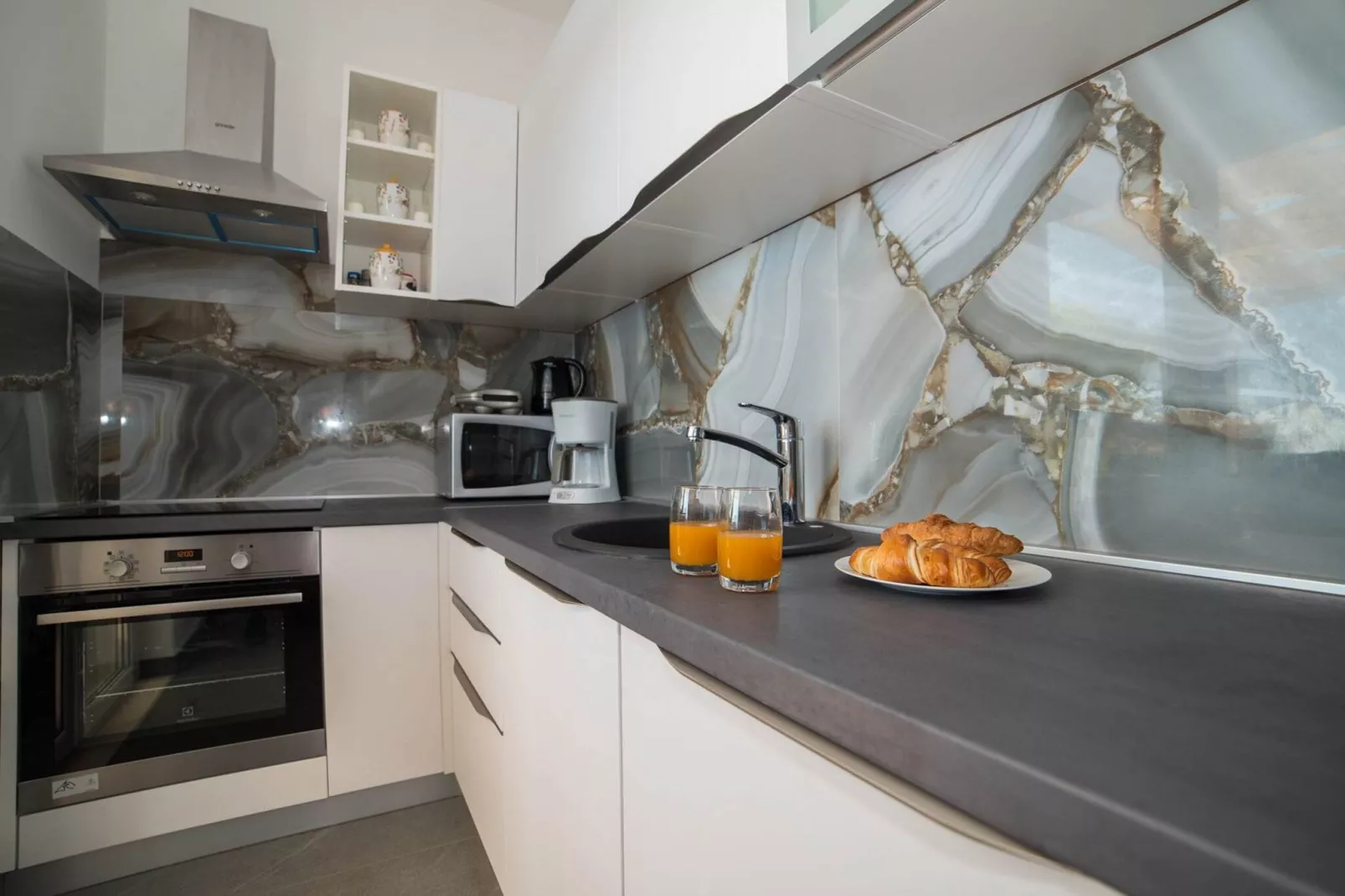 Apartment Faros - Two-Bedroom Apartment with Terrace and Sea View-Kitchen