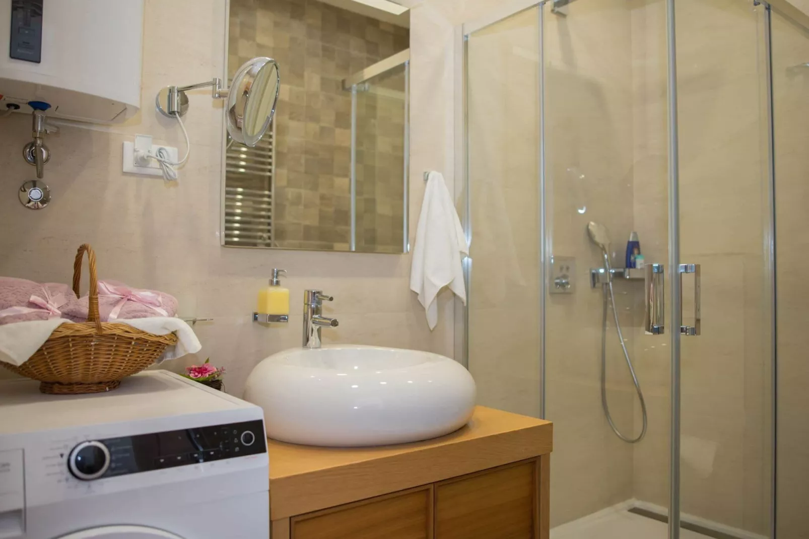 Apartment Faros - Two-Bedroom Apartment with Terrace and Sea View-Bathroom
