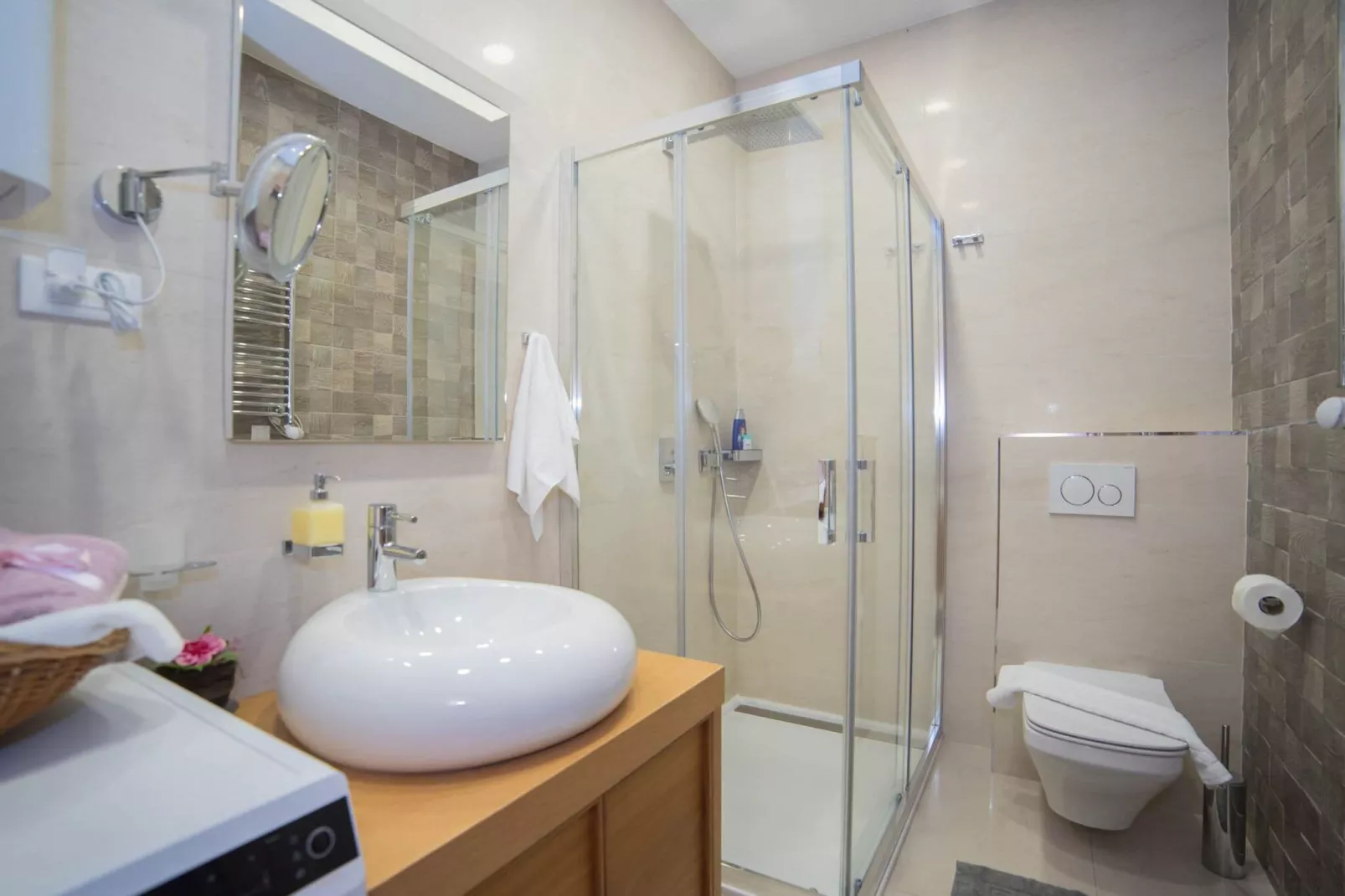 Apartment Faros - Two-Bedroom Apartment with Terrace and Sea View-Bathroom