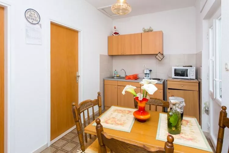 Apartments Anka - One-Bedroom Apartment with Balcony and Sea View-Küche