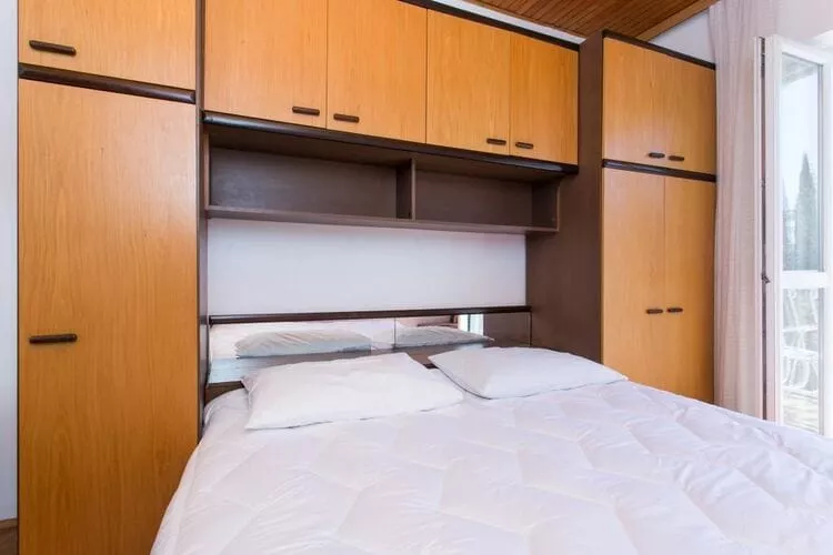 Apartments Anka - One-Bedroom Apartment with Balcony and Sea View-Schlafzimmer