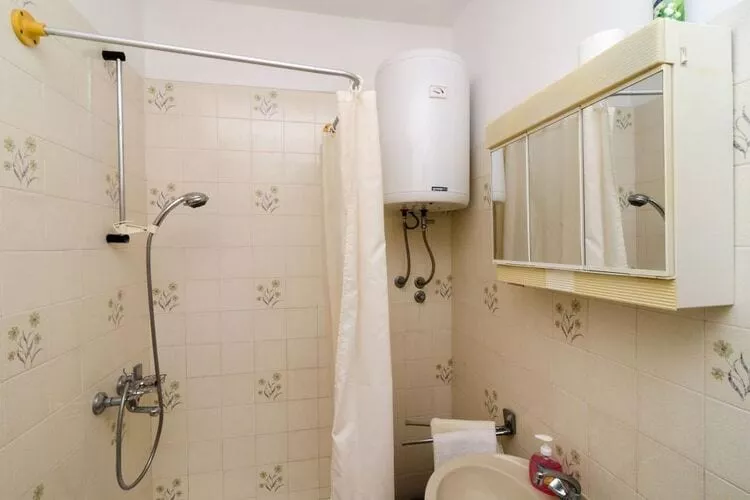 Apartments Anka - One-Bedroom Apartment with Balcony and Sea View-Badezimmer