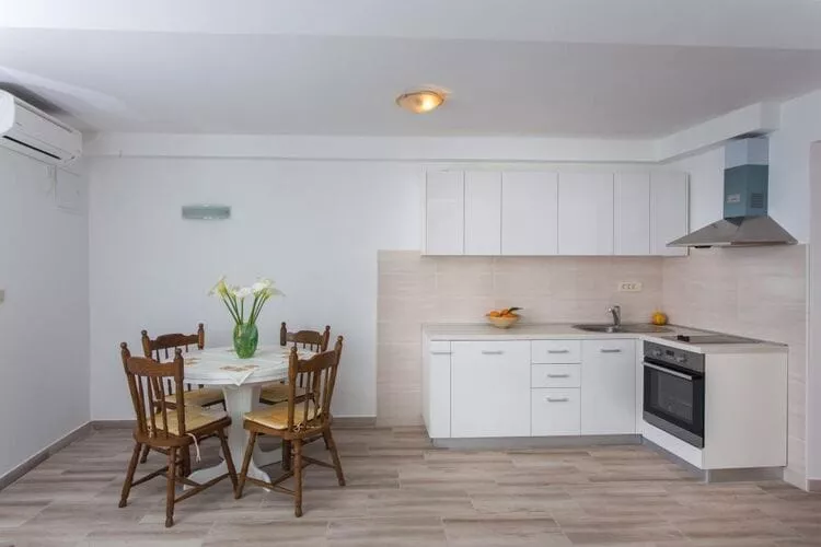 Apartments Anka- Studio Apartment with Balcony-Kitchen
