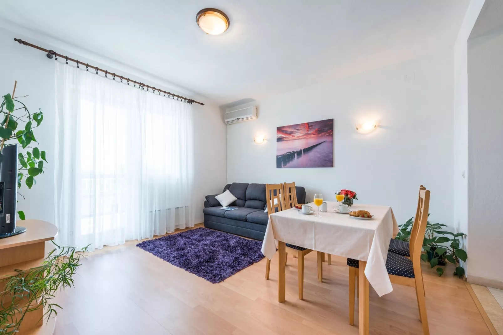 Apartment Lena - Three-Bedroom Apartment with Balcony and Sea View-Wohnzimmer
