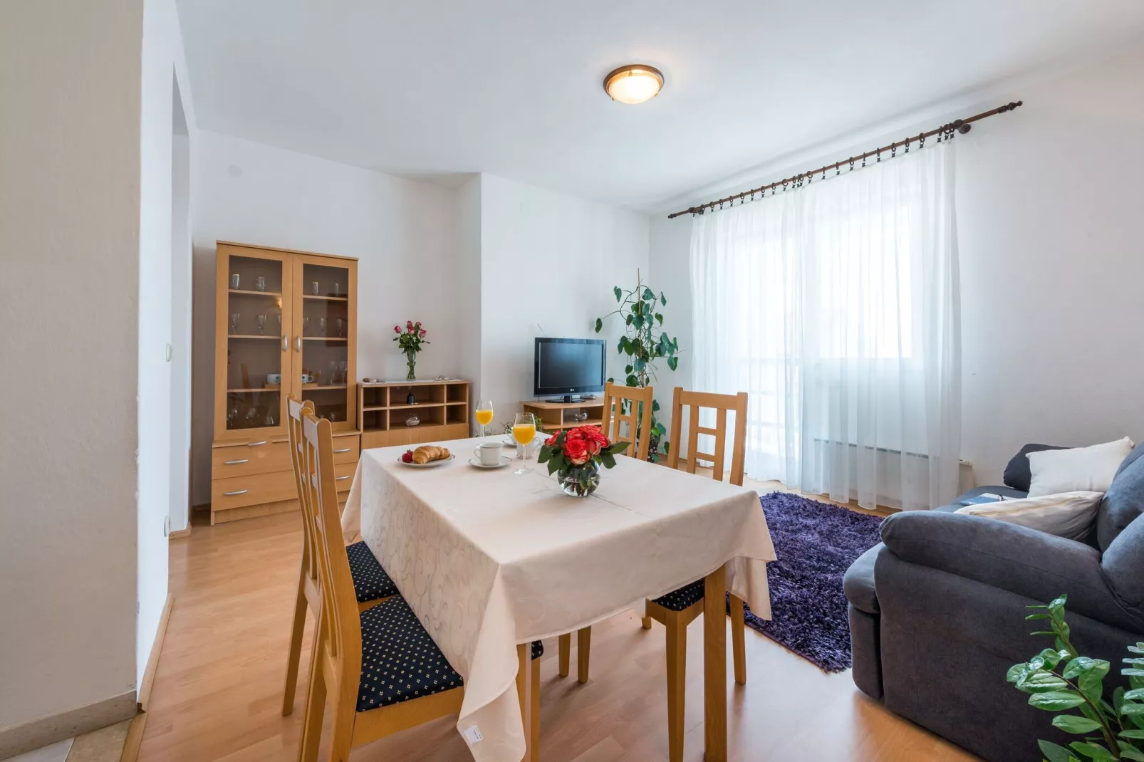 Apartment Lena - Three-Bedroom Apartment with Balcony and Sea View-Wohnzimmer