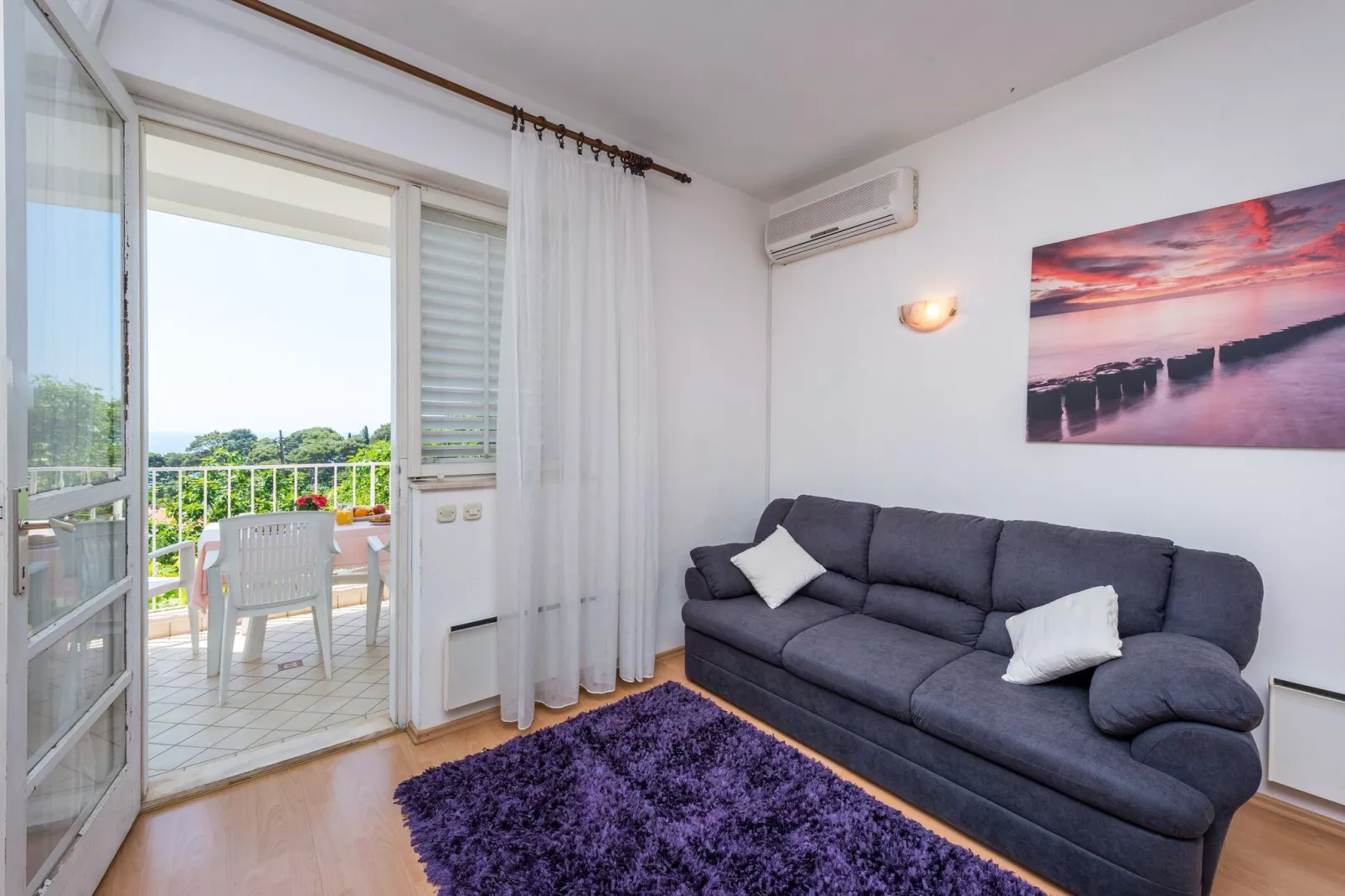 Apartment Lena - Three-Bedroom Apartment with Balcony and Sea View-Wohnzimmer