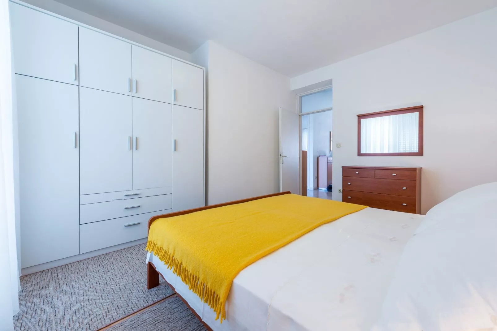 Apartment Lena - Three-Bedroom Apartment with Balcony and Sea View-Schlafzimmer