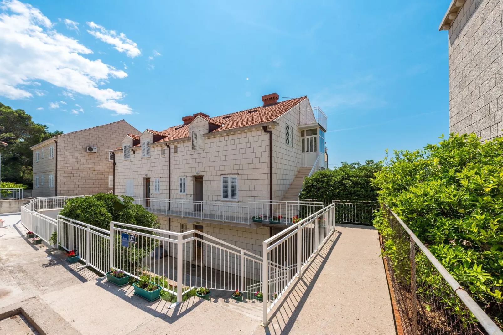 Apartment Lena - Three-Bedroom Apartment with Balcony and Sea View-Außenbereich