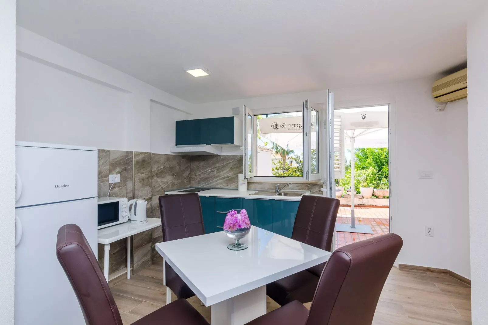 Apartments Paula - One Bedroom Apartment with Shared Terrace-Salle à manger