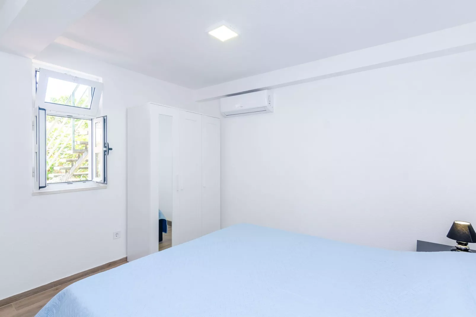 Apartments Paula - One Bedroom Apartment with Shared Terrace-Chambre