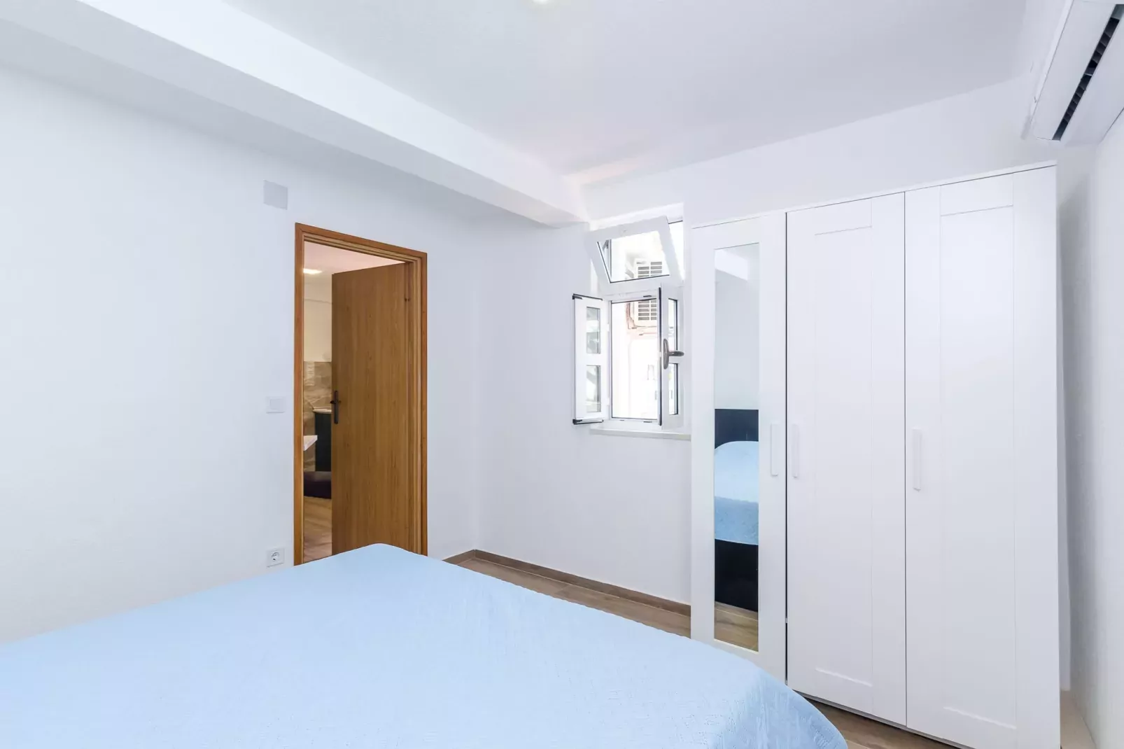 Apartments Paula - One Bedroom Apartment with Shared Terrace-Chambre