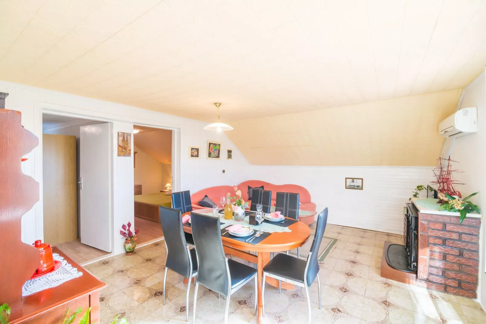Villa Desin - Three Bedroom Apartment with Terrace and Garden View-Dining room
