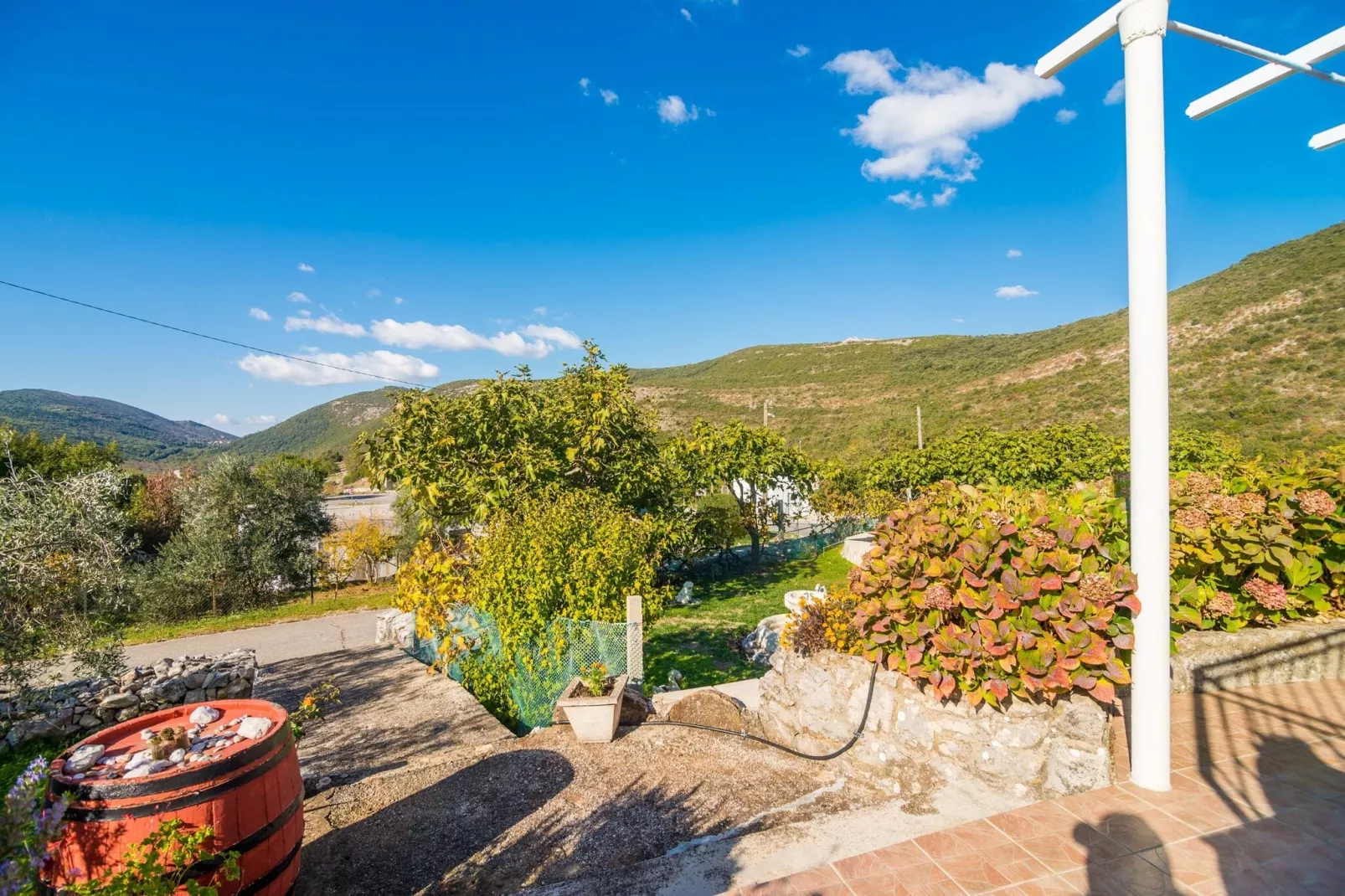 Villa Desin - Three Bedroom Apartment with Terrace and Garden View-Gardens summer