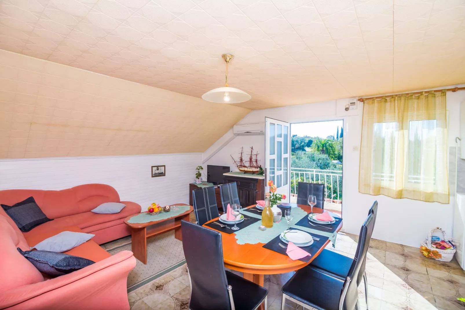 Villa Desin - Three Bedroom Apartment with Terrace and Garden View-Indoor