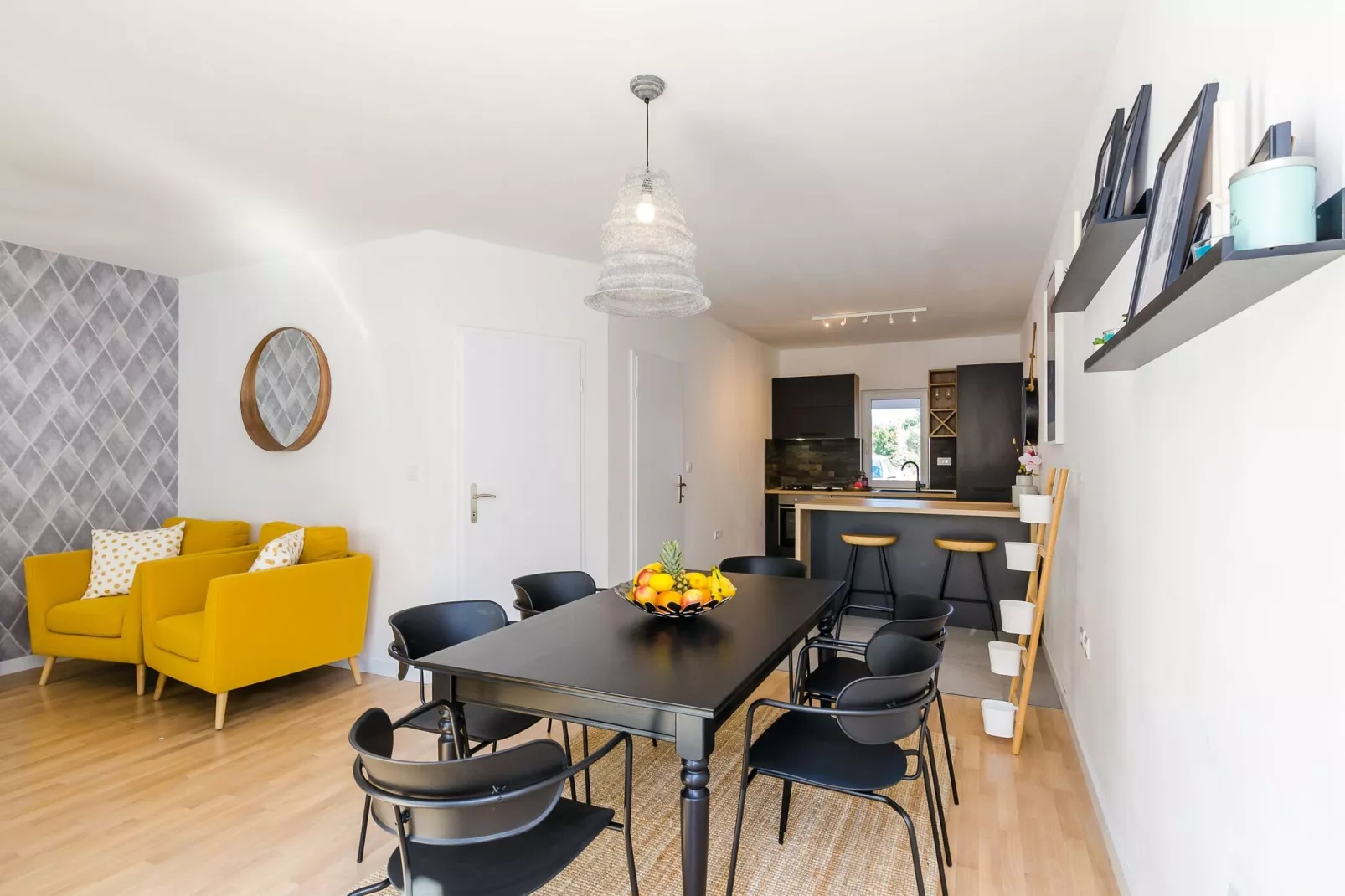 Apartment Sea Shell - Triplex Three-Bedroom Apartment with Terrace-Dining room