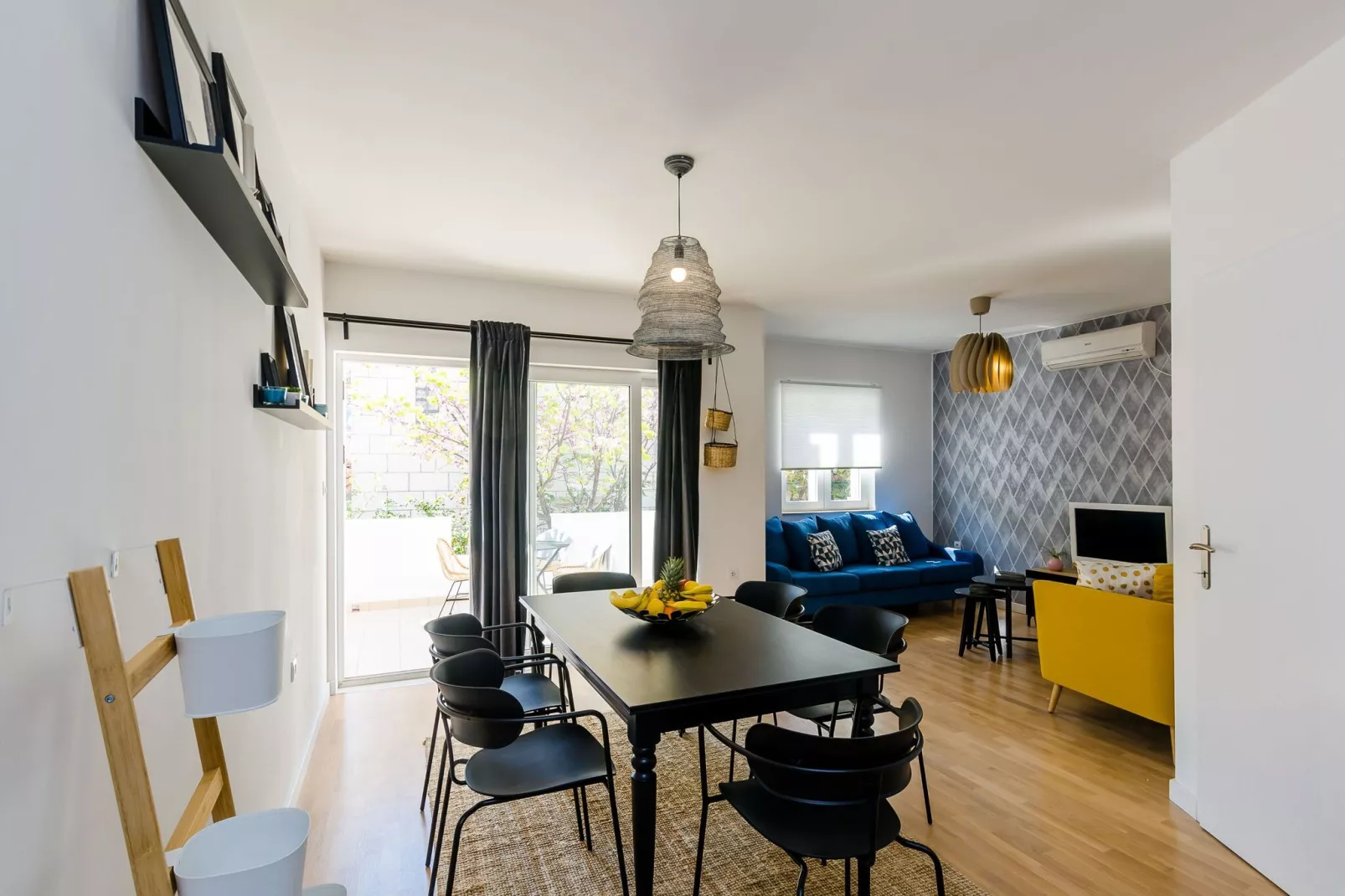 Apartment Sea Shell - Triplex Three-Bedroom Apartment with Terrace-Dining room