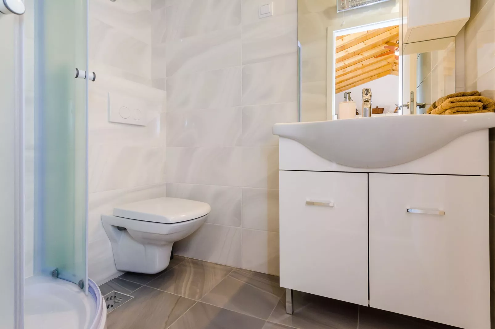 Villa Mateo - Three Bedroom Apartment with Terrace and Private Pool-Bathroom