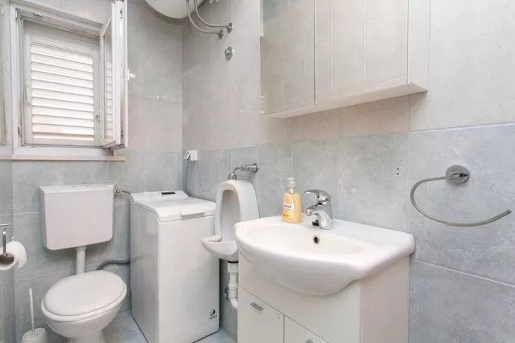 Villa Mateo - Three Bedroom Apartment with Terrace and Private Pool-Bathroom