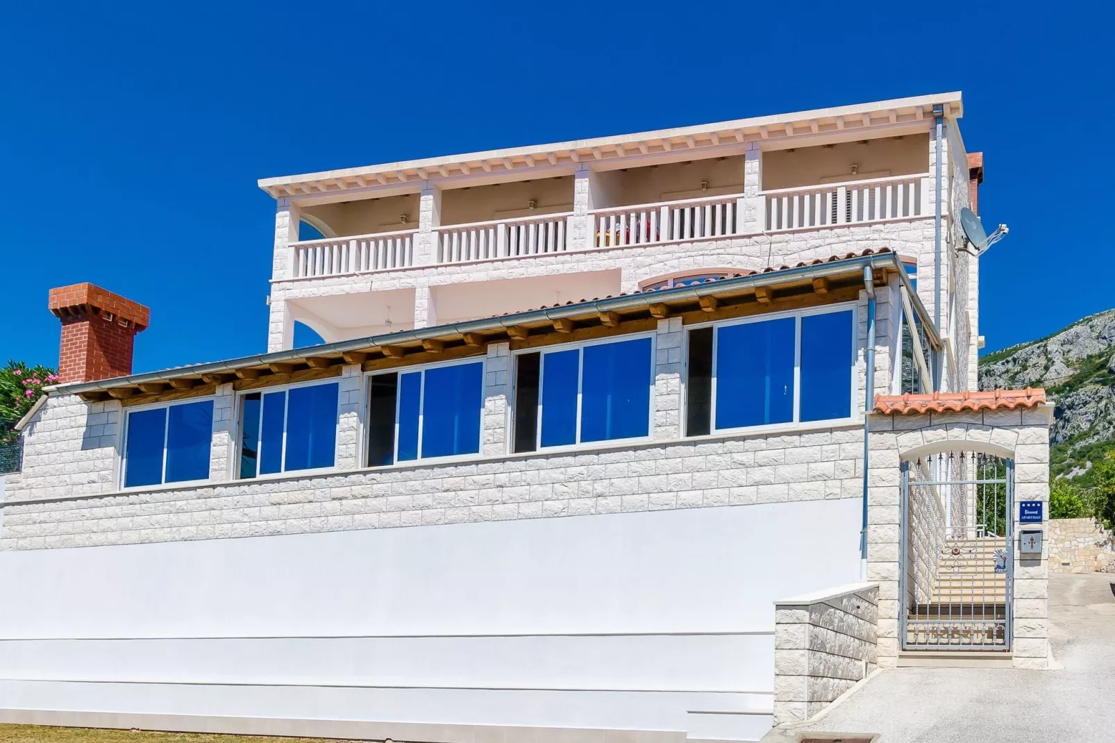 Villa Mateo - Three Bedroom Apartment with Terrace and Private Pool-Outdoor