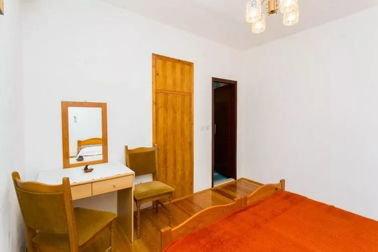 Guest House Simunovic - Double Room with Garden View-Bedroom