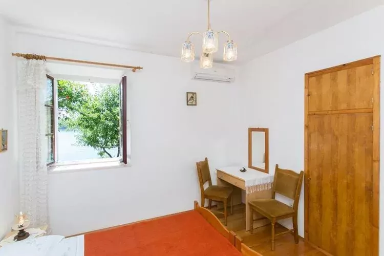 Guest House Simunovic - Double Room with Garden View-Bedroom