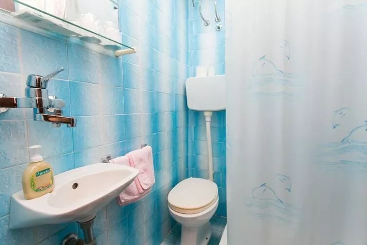Guest House Simunovic - Double Room with Garden View-Bathroom