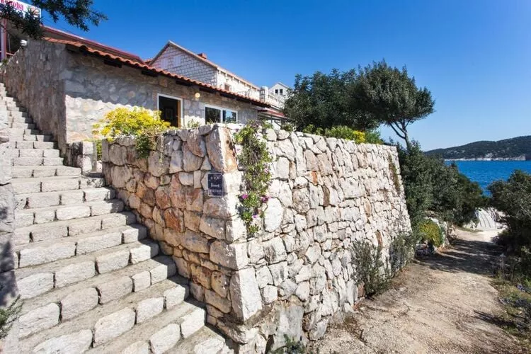 Guest House Simunovic - Double Room with Garden View-Outdoor