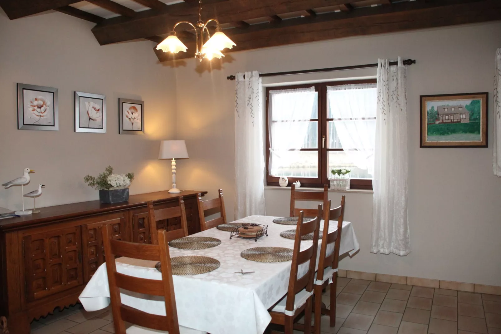 Domaine du Pichoux-Dining room