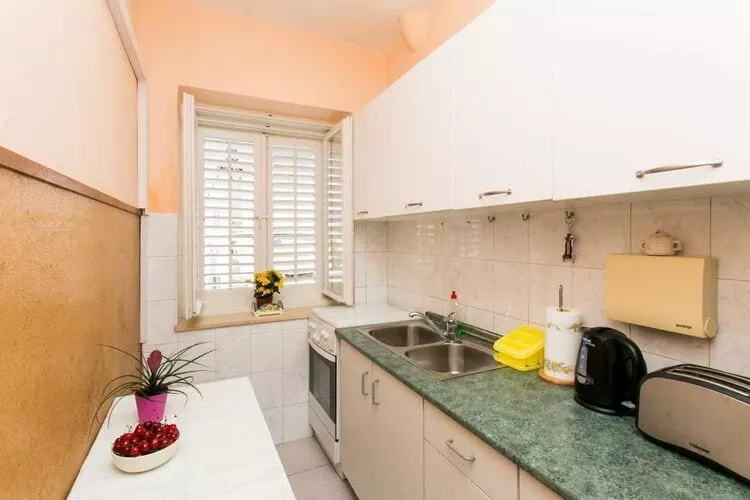 Apartment Vukoja - One-Bedroom Apartment with Balcony-Küche