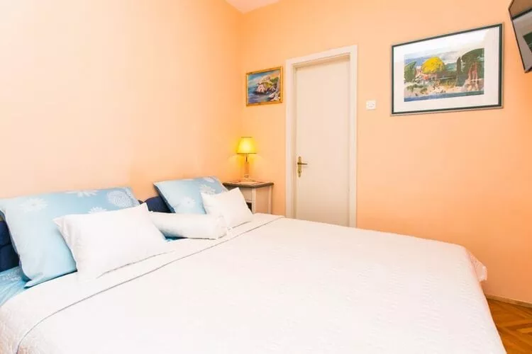 Apartment Vukoja - One-Bedroom Apartment with Balcony-Schlafzimmer