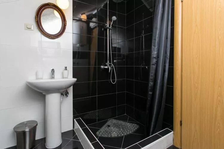 Apartment Heart of Dubrovnik - One-Bedroom Apartment with Terrace-Bathroom
