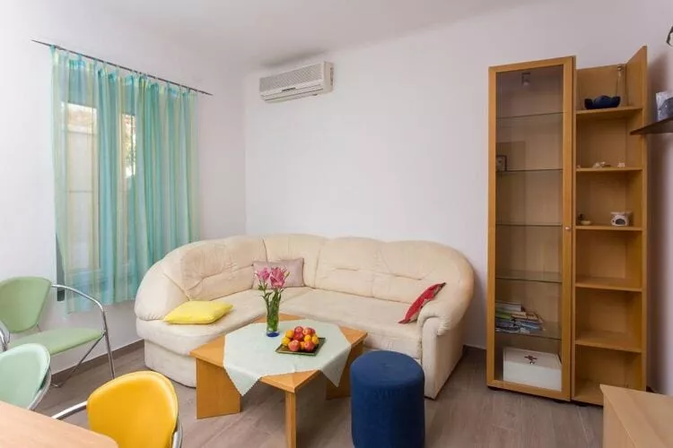 Apartment Family Tokić - One Bedroom Apartment with Terrace-Living room