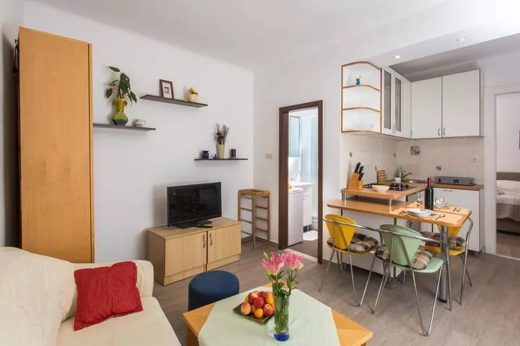 Apartment Family Tokić - One Bedroom Apartment with Terrace-Living room