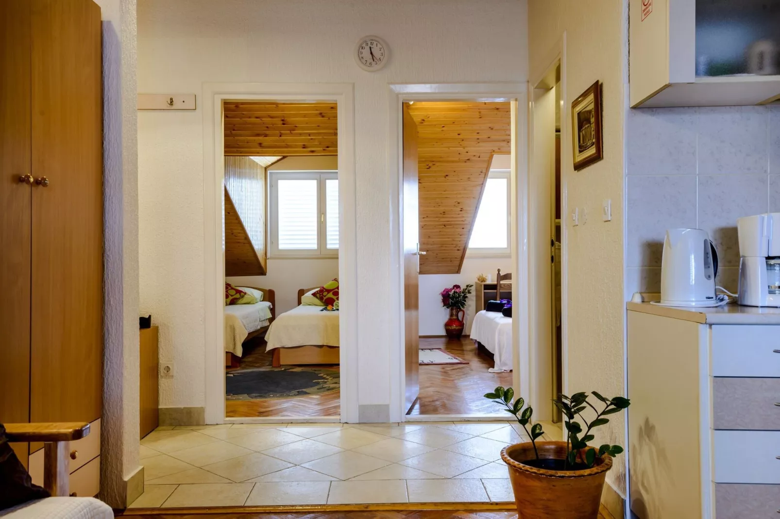 Apartment Matic - Two-Bedroom Apartment-Salon