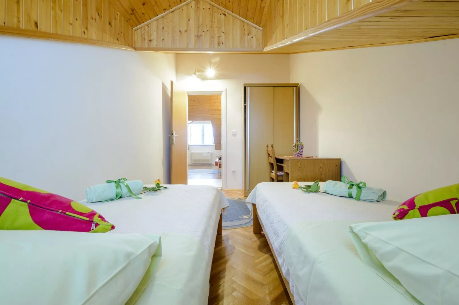 Apartment Matic - Two-Bedroom Apartment-Chambre